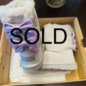 UGG K Bailey Bow Iridescent